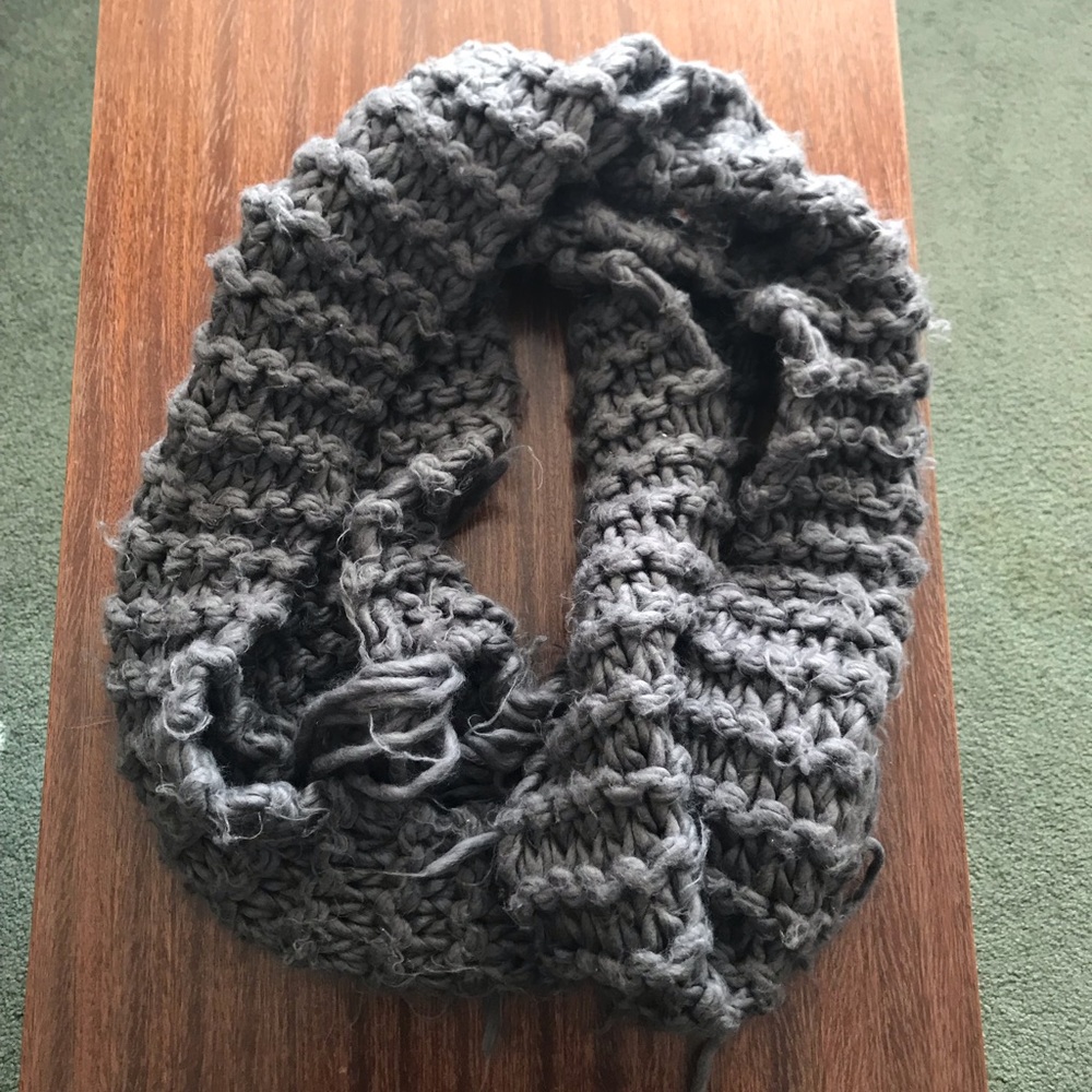 Grey chunky knit scarf